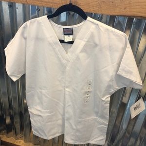 NWT!! Cherokee scrub top